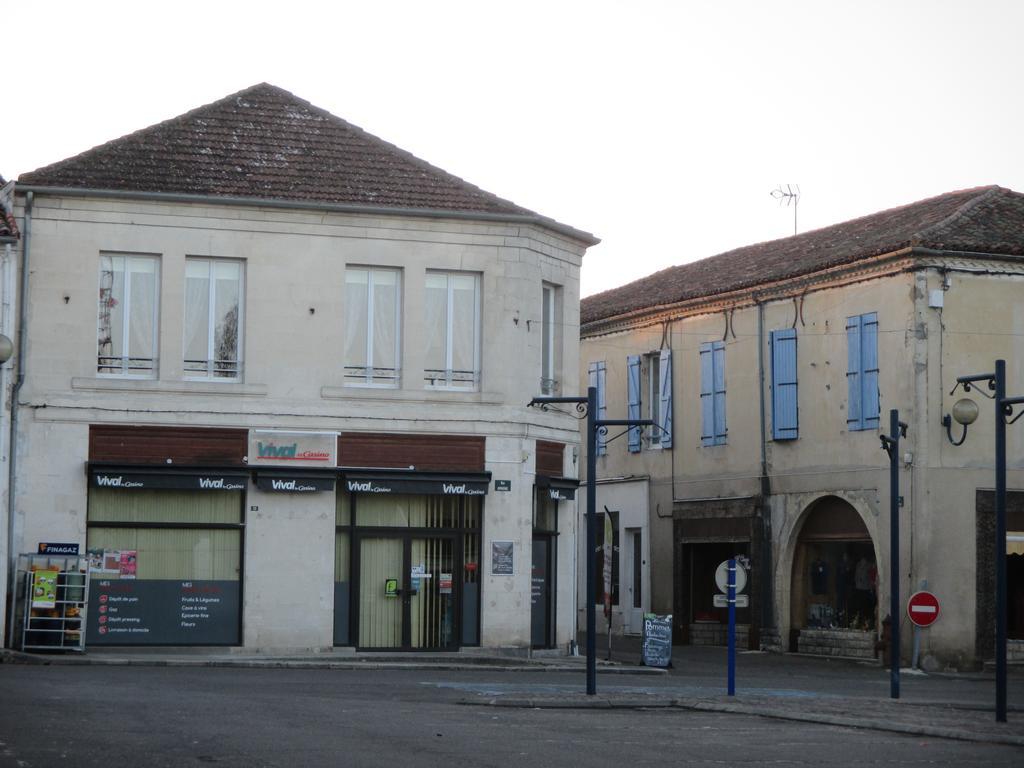 La Maison Bleue De Gabarret Hotel Exterior photo